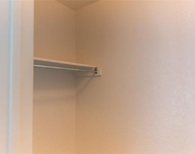 1000 Hoxton Road - Photo Thumbnail 14