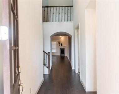 1000 Hoxton Road - Photo Thumbnail 1