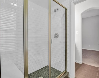 724 Orleans Drive - Photo Thumbnail 28