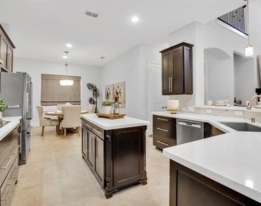 724 Orleans Drive - Photo Thumbnail 5