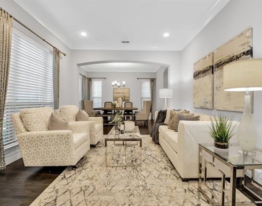 724 Orleans Drive - Photo Thumbnail 12