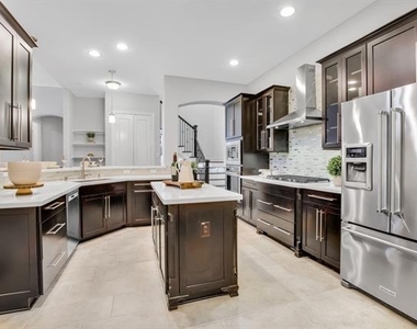 724 Orleans Drive - Photo Thumbnail 7