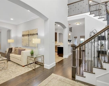 724 Orleans Drive - Photo Thumbnail 2