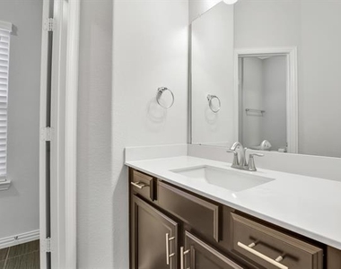 724 Orleans Drive - Photo Thumbnail 29