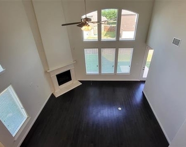 3512 Oakstone Drive - Photo Thumbnail 6
