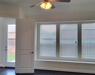 3512 Oakstone Drive - Photo Thumbnail 8