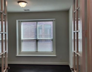 3512 Oakstone Drive - Photo Thumbnail 12