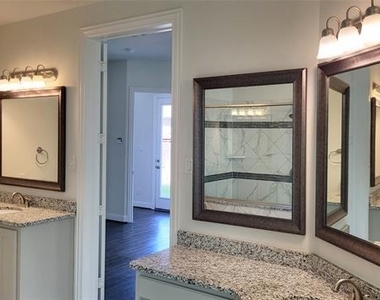 3512 Oakstone Drive - Photo Thumbnail 9