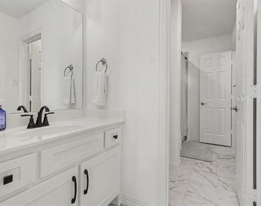 3814 Windmill Court - Photo Thumbnail 24