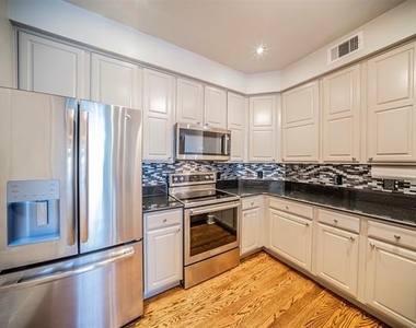 3333 Darcy Street - Photo Thumbnail 4