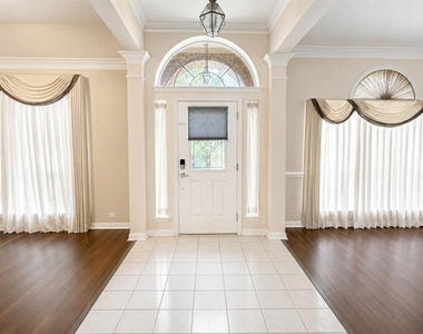 1405 Meadow Drive - Photo Thumbnail 2