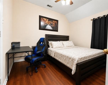 1405 Meadow Drive - Photo Thumbnail 12
