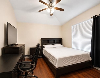 1405 Meadow Drive - Photo Thumbnail 13