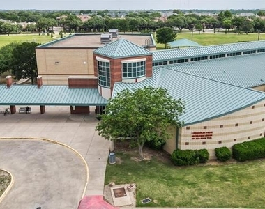 1405 Meadow Drive - Photo Thumbnail 16