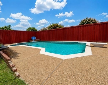 1405 Meadow Drive - Photo Thumbnail 10
