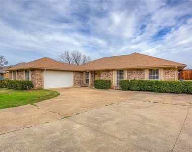 4804 Edgewater Drive - Photo Thumbnail 2