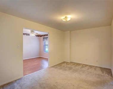 4804 Edgewater Drive - Photo Thumbnail 11