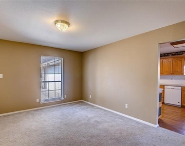 4804 Edgewater Drive - Photo Thumbnail 4