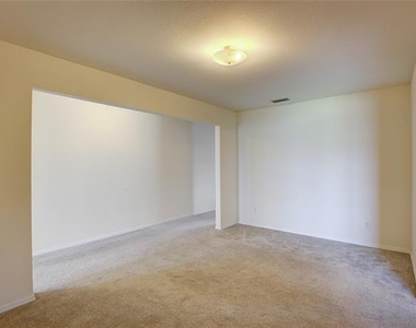 4804 Edgewater Drive - Photo Thumbnail 13