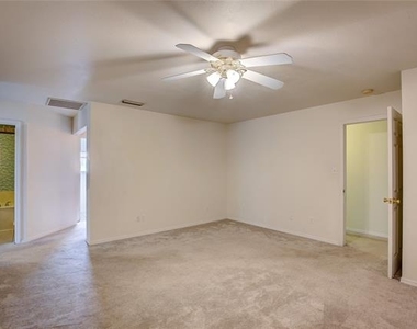 4804 Edgewater Drive - Photo Thumbnail 18