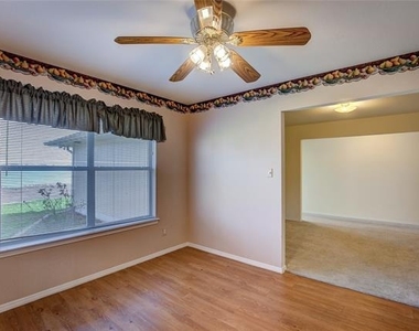 4804 Edgewater Drive - Photo Thumbnail 14