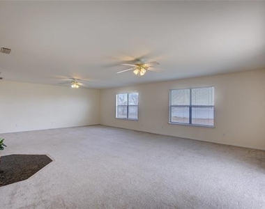 4804 Edgewater Drive - Photo Thumbnail 16