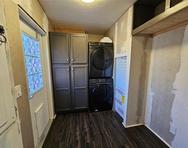 3434 Laguna Drive - Photo Thumbnail 14