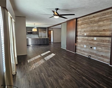 3434 Laguna Drive - Photo Thumbnail 9