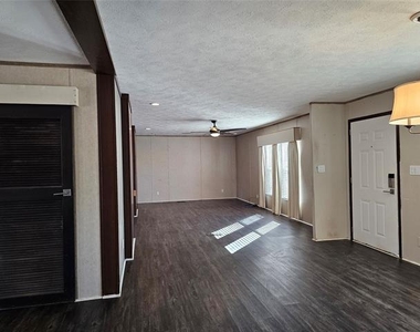 3434 Laguna Drive - Photo Thumbnail 8