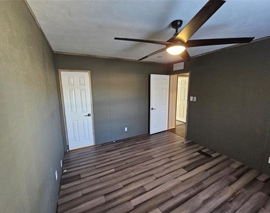 3434 Laguna Drive - Photo Thumbnail 17