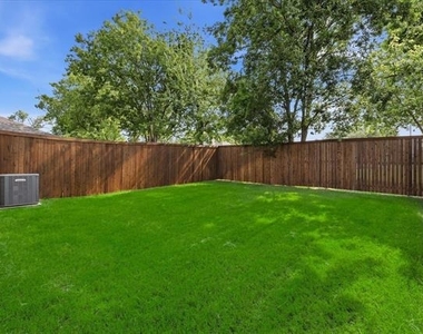 202 Griffith Drive - Photo Thumbnail 24