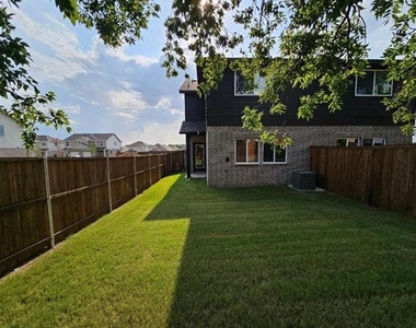 202 Griffith Drive - Photo Thumbnail 17