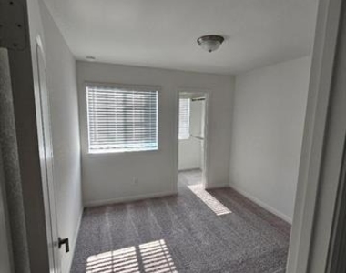 202 Griffith Drive - Photo Thumbnail 14