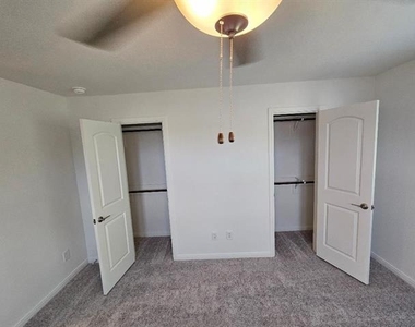 202 Griffith Drive - Photo Thumbnail 9