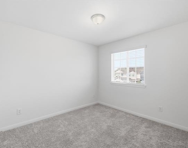 202 Griffith Drive - Photo Thumbnail 21