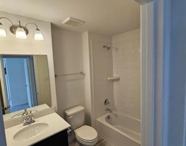 202 Griffith Drive - Photo Thumbnail 7