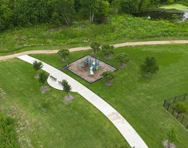 202 Griffith Drive - Photo Thumbnail 28