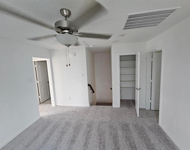 202 Griffith Drive - Photo Thumbnail 8