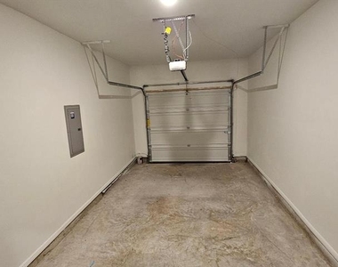 202 Griffith Drive - Photo Thumbnail 16