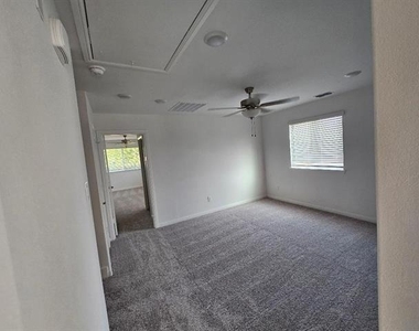 202 Griffith Drive - Photo Thumbnail 12
