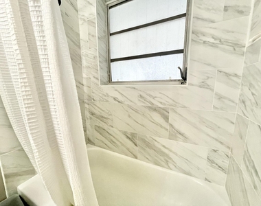 5630 Hollywood Boulevard - Photo Thumbnail 9