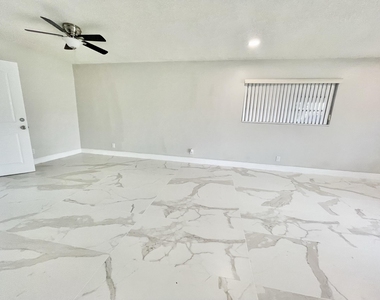 5630 Hollywood Boulevard - Photo Thumbnail 16
