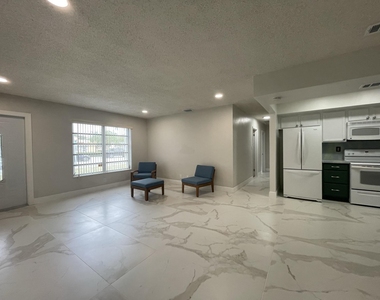 5630 Hollywood Boulevard - Photo Thumbnail 21