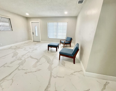 5630 Hollywood Boulevard - Photo Thumbnail 15