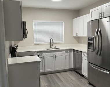 112 Lake Avenue - Photo Thumbnail 4