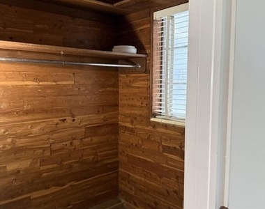 112 Lake Avenue - Photo Thumbnail 9