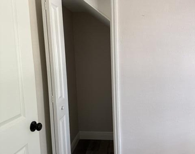 112 Lake Avenue - Photo Thumbnail 10