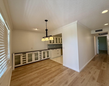 22 Somerset A - Photo Thumbnail 3