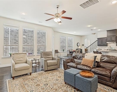 3712 Cobblecreek Drive - Photo Thumbnail 4