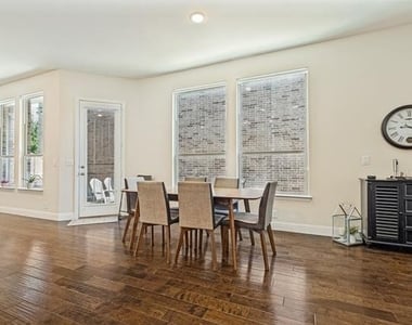 3712 Cobblecreek Drive - Photo Thumbnail 10